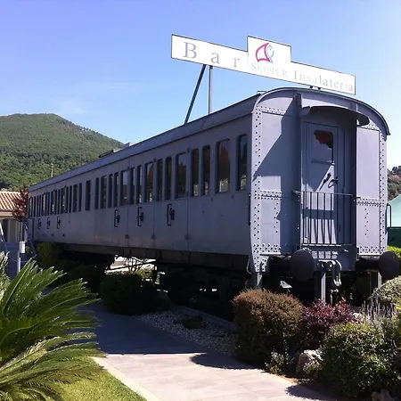 Skipper White Konukevi 4*