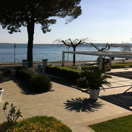 Skipper White Konukevi